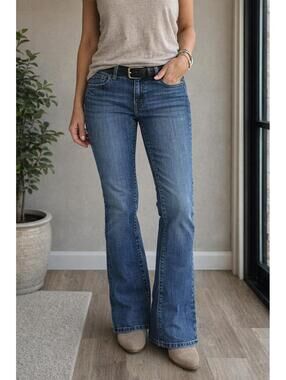 Levi’s 515 Bootcut Jeans Size 8 Medium Wash 28.5 Inseam